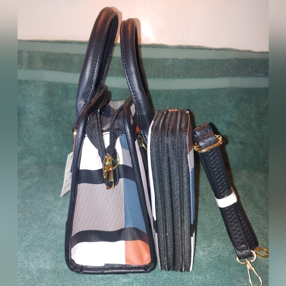 Handbag/Purse Trimmed in Black with Double Zip Wallet, Wristlet - Picture 4 of 6